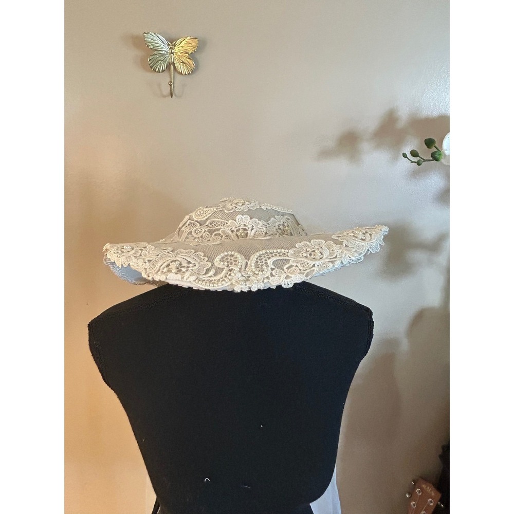 Vintage White Lace Bridal Picture Hat with Tulle Veil and Pearl Accents